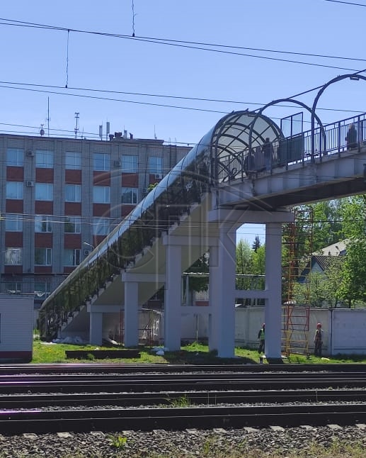 Доставка монолитного поликарбоната для пешеходного перехода над ЖД .